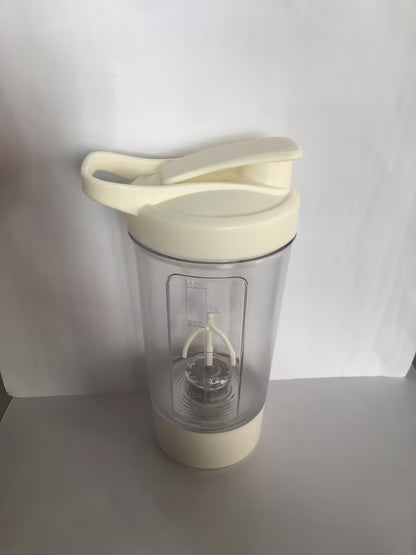 Automatic mixing cup